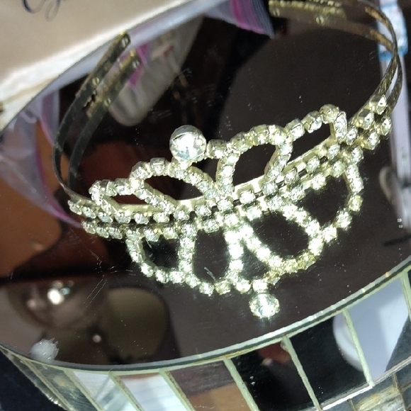 Sparkling Silver Rhinestone Tiara - Picture 2 of 8